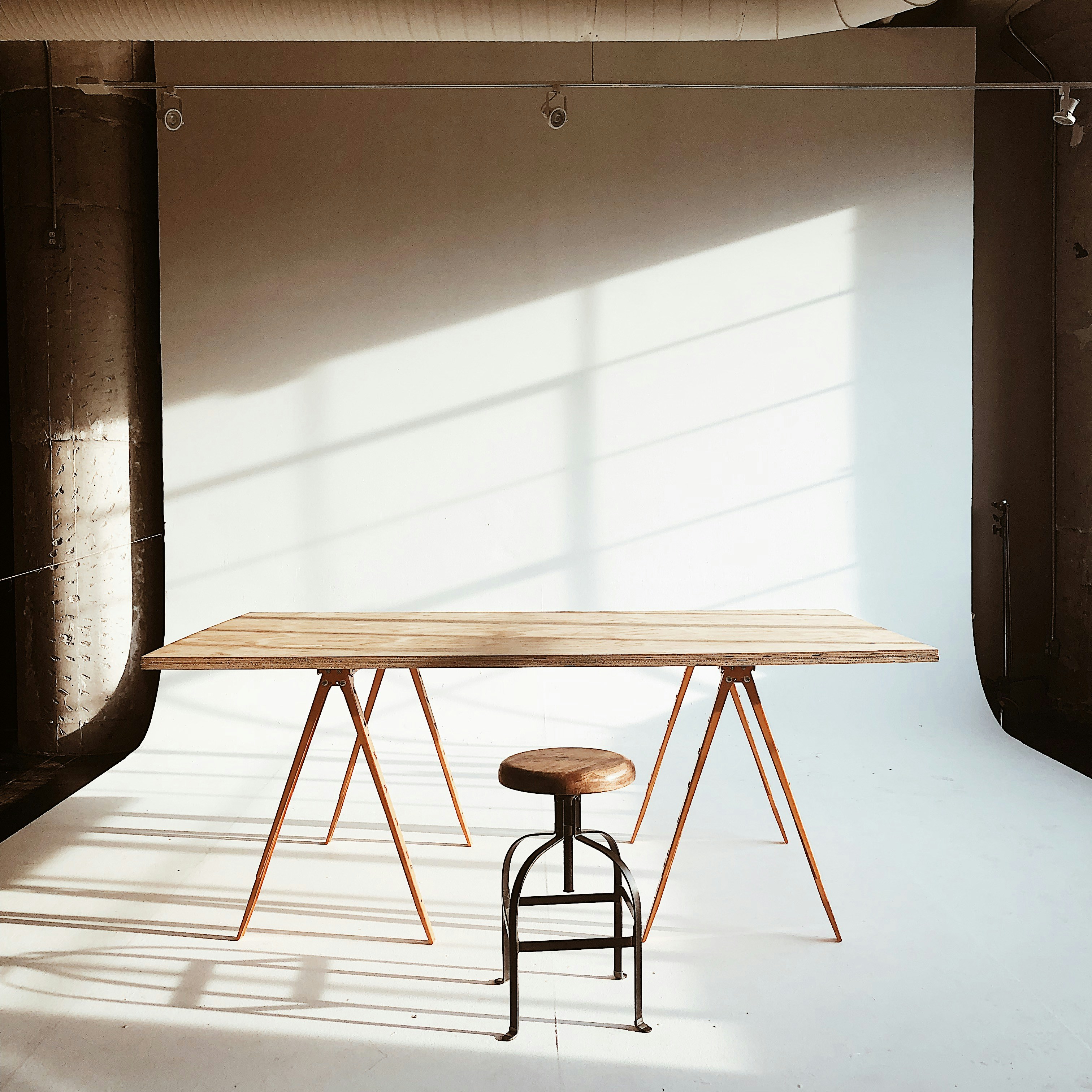 Drewniane stoły na zamówienie - unikalne meble dla Twojego wnętrza